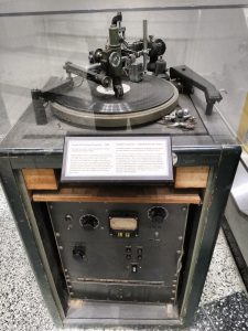 A record engraver from 1950